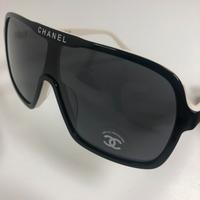 Occhiali da sole CHANEL con montatura grande