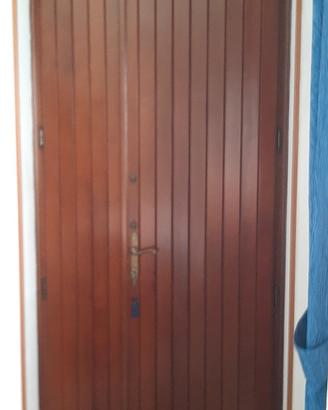 porta d'ingresso in noce 