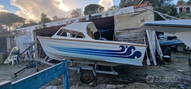 Chiattino di due misure più barca entra