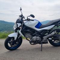 Suzuki SFV Gladius 650 - 2015
