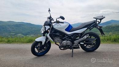 Suzuki SFV Gladius 650 - 2015