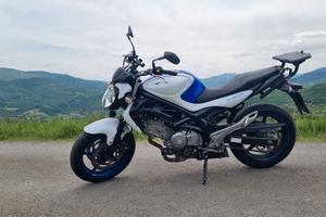 Suzuki SFV Gladius 650 - 2015