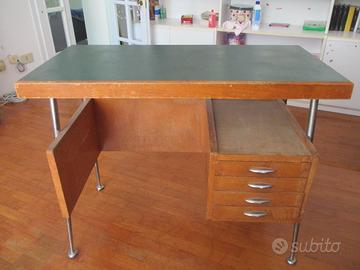 Scrivania in legno per bambini