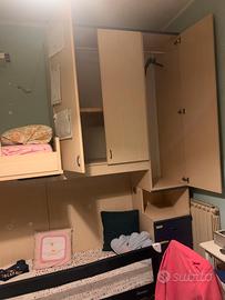 Camera per bambini con letto a soppalco