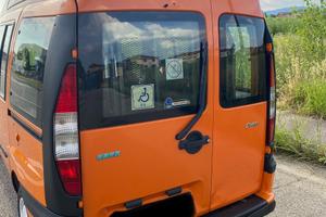 Fiat Doblò Trasporto Disabili – Tetto + Pedana