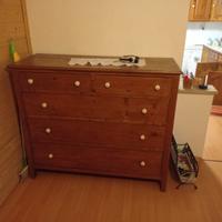 Armadio e cassapanca e letti a castello