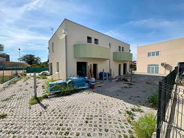 Villa di 120 m² con 5 locali e box auto a Chioggia