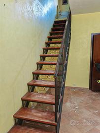Scala in ferro e legno 