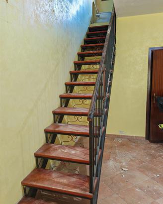 Scala in ferro e legno 