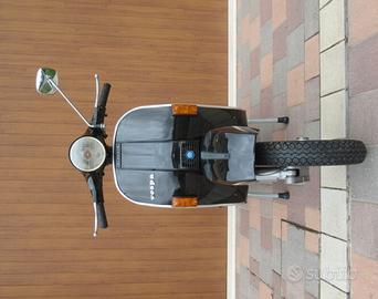 Vespa PX 125 colore nero anno 1981