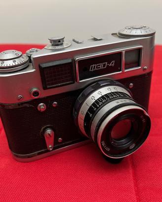 Macchina fotografica vintage "Fed 4"
