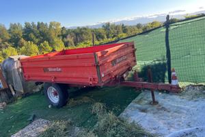 Rimorchio agricolo ribaltabile