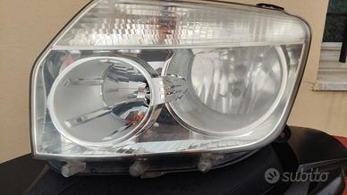 faro macchina Dacia Duster faro sinistro 