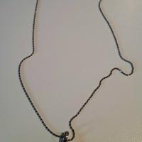 Collana con ciondolo .