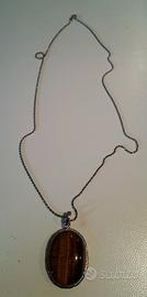 Collana con ciondolo .