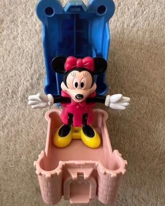 Minnie in the castle