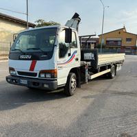M158 - Isuzu patente C con gru 23 q 133000 km