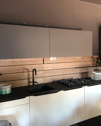 Cucina nuova dal nostro magazzino in svendita