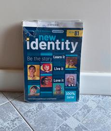 Libro inglese new identity