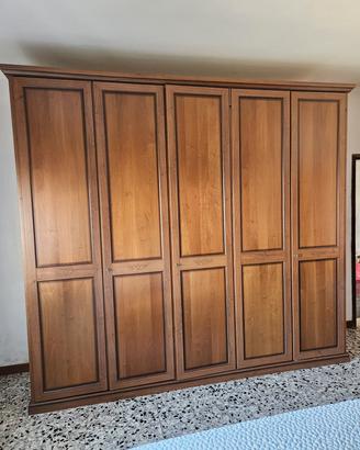 Camera da letto:armadio 5 ante,2 comodini e comò 