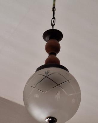 Lampadario vintage con globo in vetro