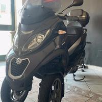 Scooter PIAGGIO MP3 300 guidabile con patente B