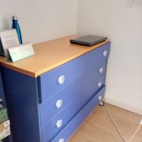 mobili per cameretta:cassettiera,comodino,libreria