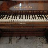 pianoforte antico a muro 