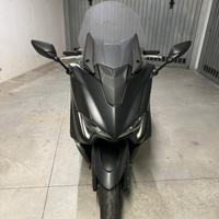 TMAX 560 2020 con 8500 km IVA DEDUCIBILE