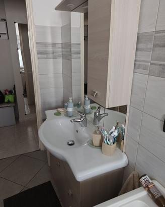 Mobile bagno con lavabo