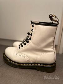 Dr martens basse clearance bianche