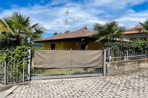 Piccolo villino indipendente vicino al Lago