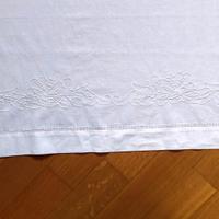 Tenda ricamata a mano in cotone