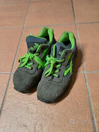 Scarpe antinfortunistiche grigie e verdi