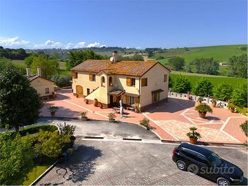 VIVERE IMMERSO NELLA NATURA con TUTTI I CONFORT