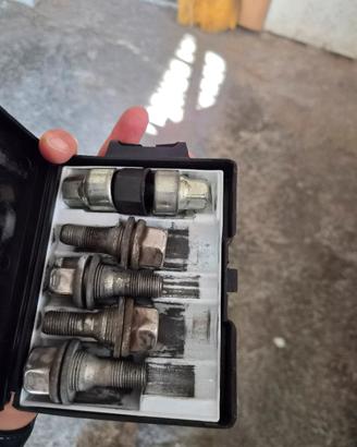 kit farad bulloni ruote antifurto