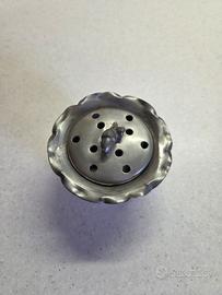 Antico piccolo contenitore con coperchio forato 