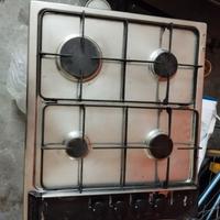 Piano cottura a 4 fuochi