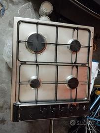 Piano cottura a 4 fuochi