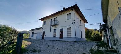 Casa indipendente di 140 m² con 5 locali e box aut