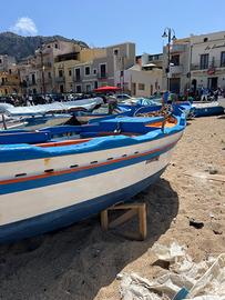 Barca lancia di legno