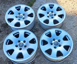 Cerchi in lega Audi R15