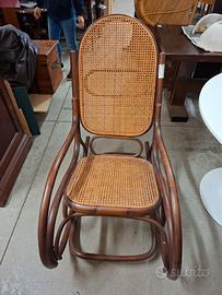 Sedia a dondolo in paglia