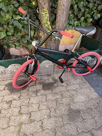 Bmx bicicletta