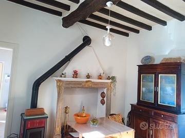 Casa Antica con grandi Giardino e Corte Privati