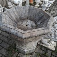 vaso esagonale in pietra