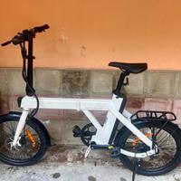 Bicicletta elettrica pieghevole ultraleggera