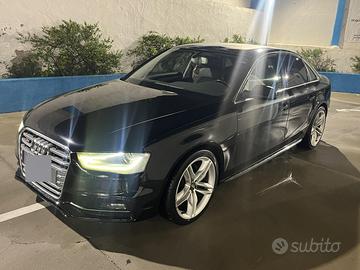 Audi A4 allestimento interno e esterno s4
