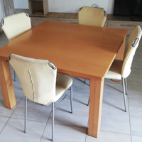 Tavolo moderno e 4 sedie