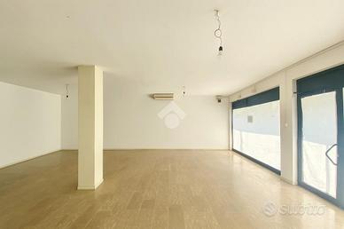 NEGOZIO A VILLA DEL CONTE